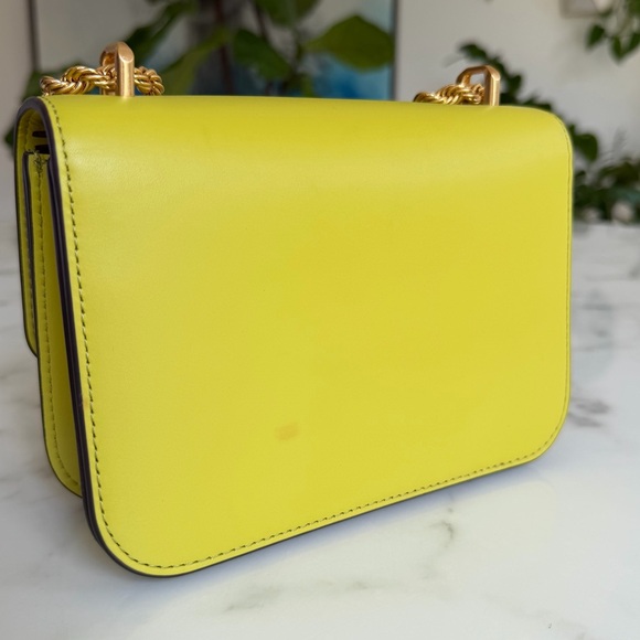 Tory Burch Eleanor Small Convertible Shoulder Bag in Island Chartreuse Leather - Picture 7 of 16
